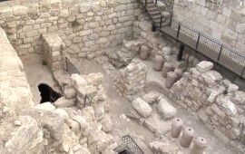 Ancient Gold Menorah Discovered in Jerusalem