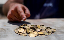 425 Gold Coins From Islamic Era Unearthed in Israel