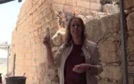Jerusalem Ophel Excavation 2023: Complete 2000-year-old juglet and Early Roman Period cornice